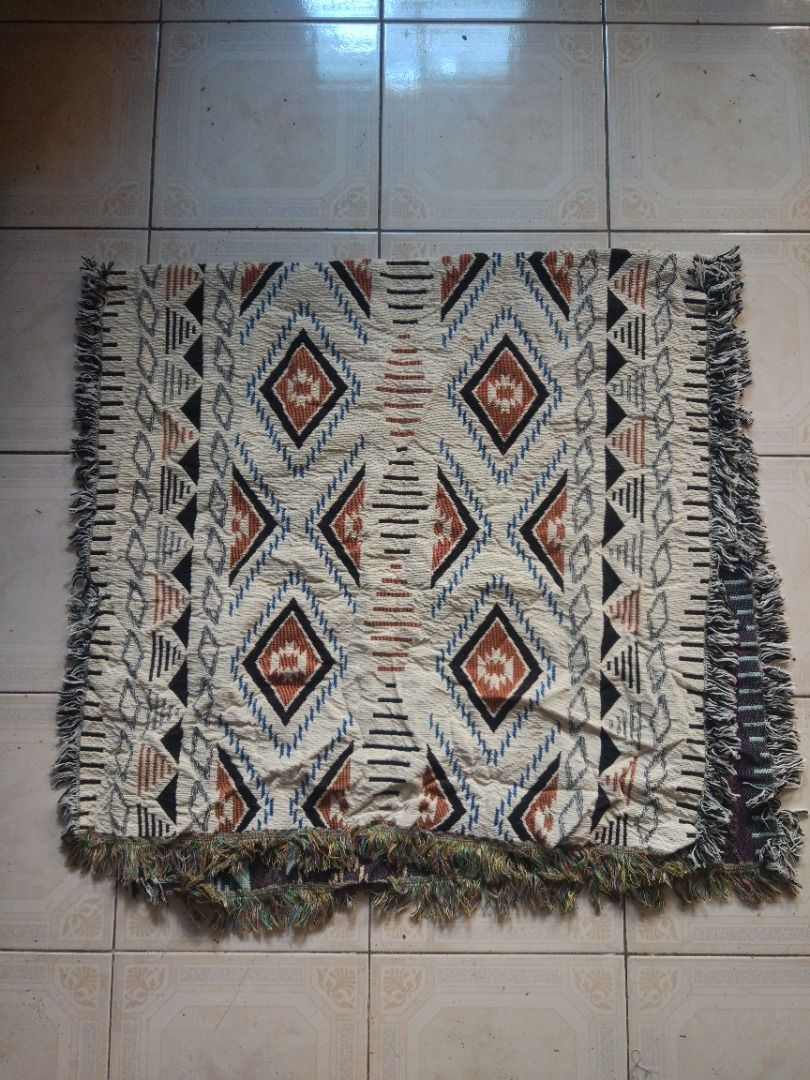 Kilim Pattern Rug (Category: Carpets, Mats & Flooring) located in Pasay City. Submitted by denimdude.ph (Listing ID 1460002052, Image 2). Description: size 60x30 inches.