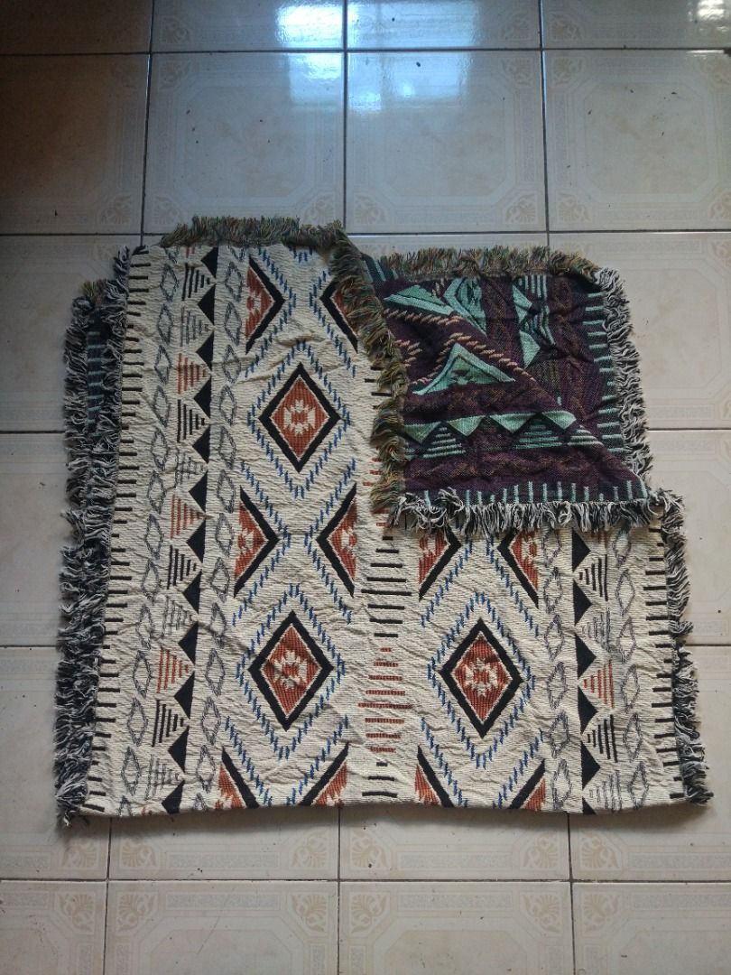 Kilim Pattern Rug (Category: Carpets, Mats & Flooring) located in Pasay City. Submitted by denimdude.ph (Listing ID 1460002052, Image 1). Description: size 60x30 inches.