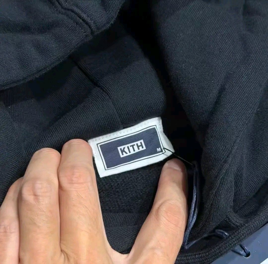 Kith Miduim (Category: Coats, Jackets and Outerwear) located in Trece Martires City. Submitted by cosmicpenguin_d55bec (Listing ID 1460097037, Image 3). Description: Kith size Miduim.