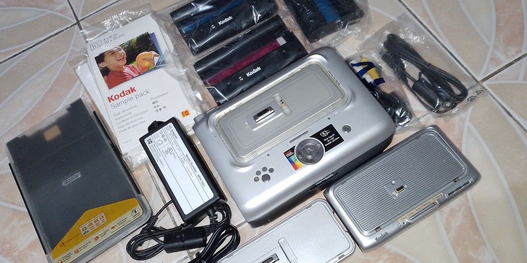 Kodak EasyShare Printer Dock with Sample Pack and Ink (Category: Cameras) located in Manila. Submitted by feelikesosa (Listing ID 1460095643, Image 2). Description: - Kodak EasyShare Printer Dock - Print photos directly from your camera - Includes sample photo paper pack - Includes ink cartridges - Comes with user guide - Includes power adapter - All items appear new and unused.