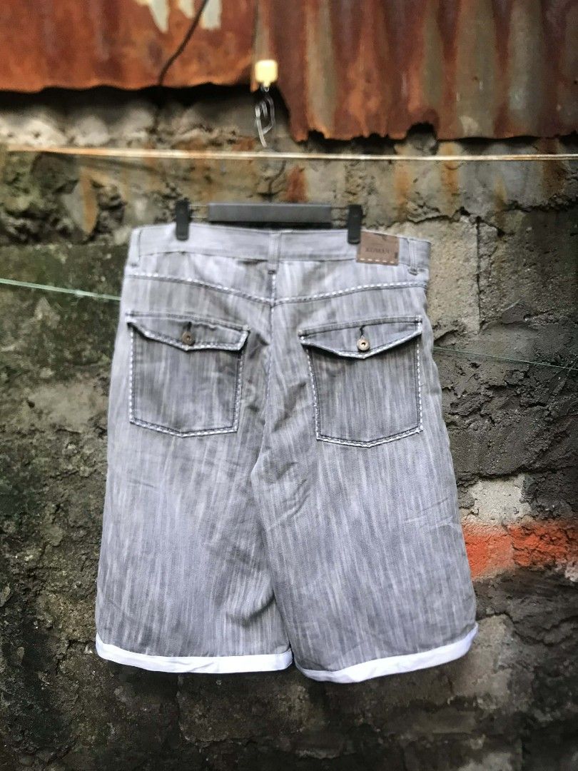 Koman Grey Denim Shorts Size 30 (Category: Shorts) located in Quezon City. Submitted by carlodepaz (Listing ID 1460053545, Image 1). Description: koman baggy longjorts waist - 38 length - 26.5 thigh - 15.4 leg opening - 14 price - 450 freeship.