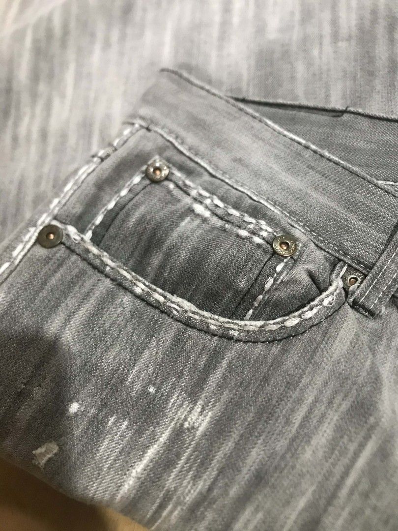 Koman Grey Denim Shorts Size 30 (Category: Shorts) located in Quezon City. Submitted by carlodepaz (Listing ID 1460053545, Image 3). Description: koman baggy longjorts waist - 38 length - 26.5 thigh - 15.4 leg opening - 14 price - 450 freeship.
