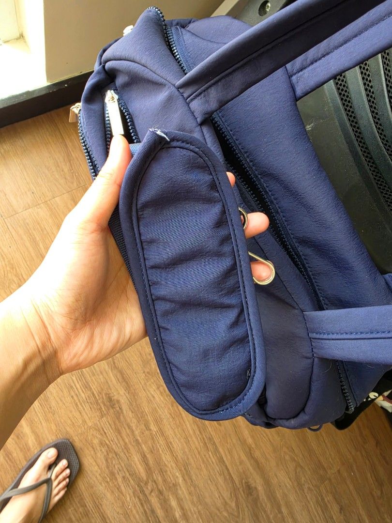 Kool Navy Blue Puffer Tote Bag (Category: Tote Bags) located in Manila. Submitted by leeeeei_tan (Listing ID 1459924299, Image 2). Description: - Navy blue Kool tote bag or sling bag - Multiple interior pockets for organization - Separate compartment for wet clothes - no issue - can fit up to 15" laptop - Ideal for everyday use or travel.