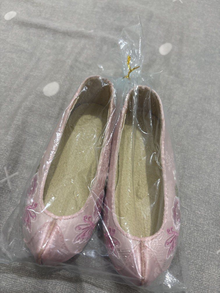 Korean Kids Shoes (Category: Babies & Kids Fashion) located in Quezon City. Submitted by kaaat15 (Listing ID 1459995603, Image 1). Description: .