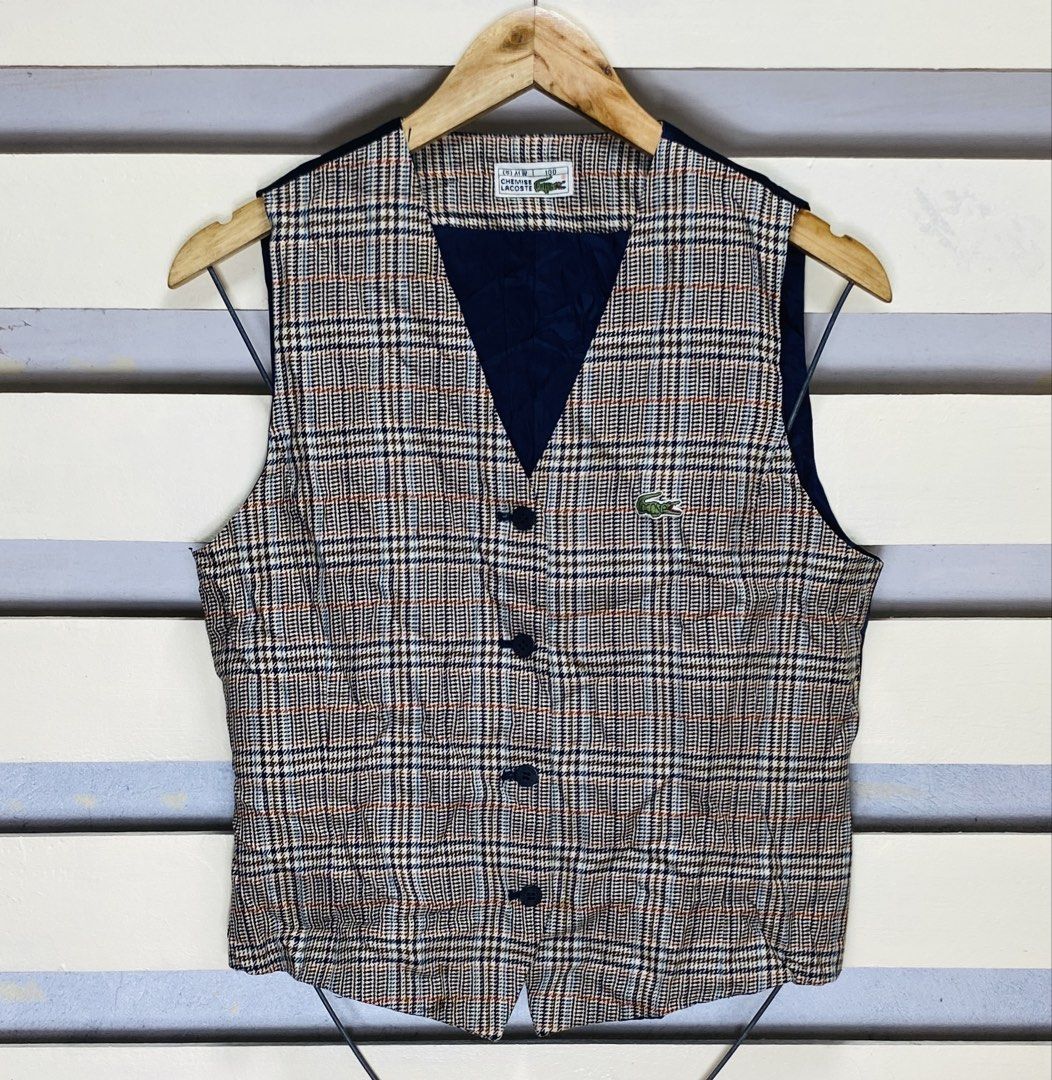 Lacoste chalico/vest (Category: Vests) located in Surigao. Submitted by ricsons (Listing ID 1458688348, Image 1). Description: 18x22 dimension With adjuster sa back 9.8/10 color rate No issue .
