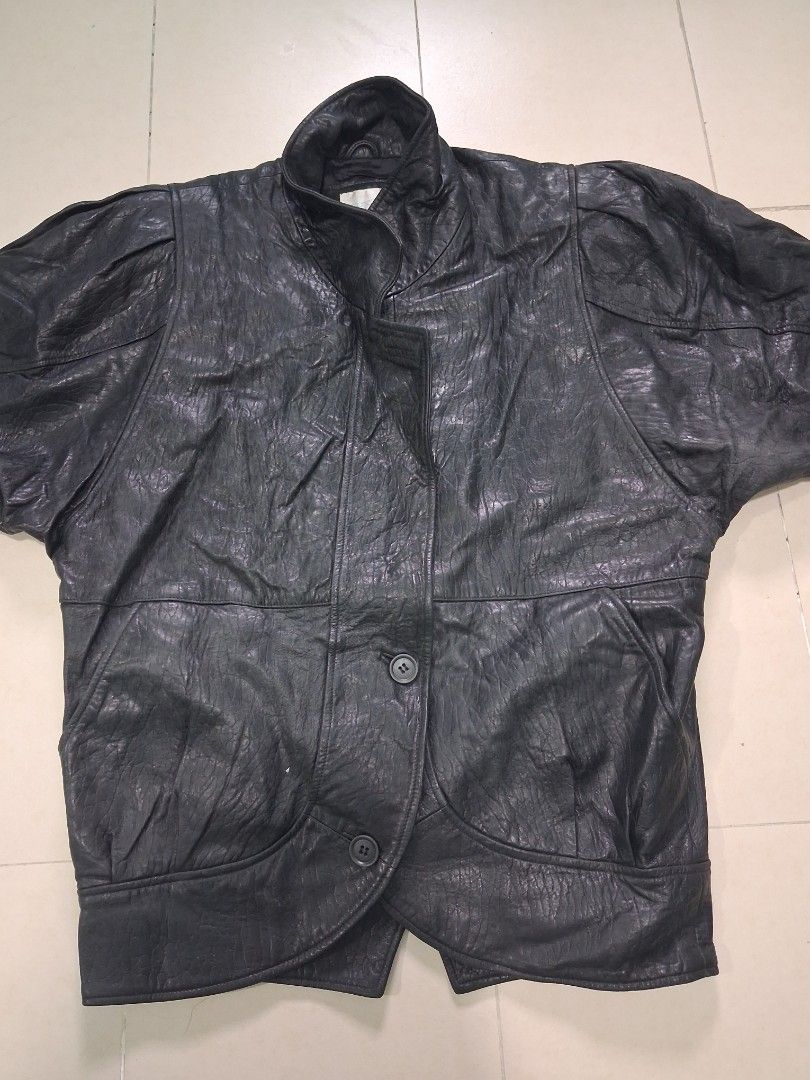 Leather jaket (Category: Announcements) located in Manila. Submitted by carlitoboh66625 (Listing ID 1459956803, Image 2). Description: leather jacket excellent condition all details declare width 26 length 30 price 550.