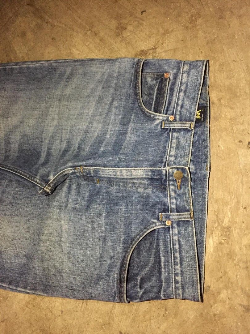 Lee Jeans - Blue Denim - Straight Leg (Category: Activewear) located in Calabanga. Submitted by oc_drip_ph. (Listing ID 1460101315, Image 3). Description: - Classic blue denim jeans from Lee - Straight leg cut - Button and zip closure - Two front pockets and two back pockets - Slightly faded wash for a vintage look - Ideal for everyday wear.