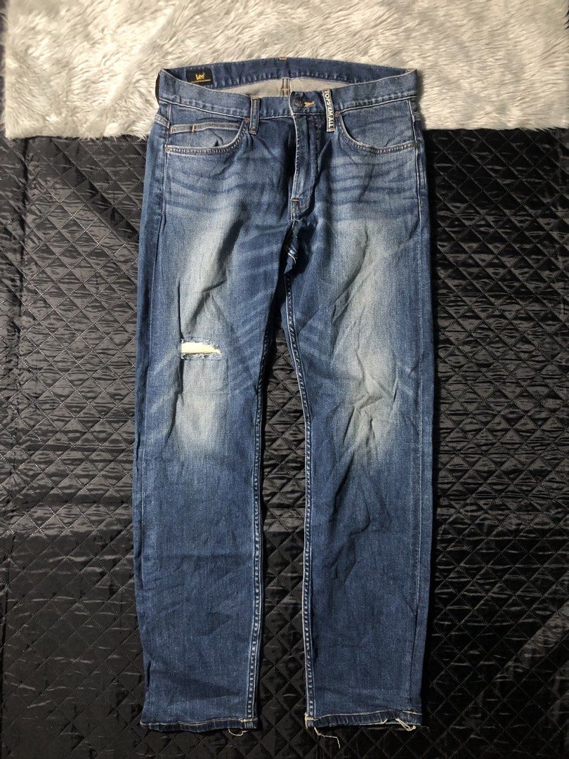Lee Jeans Regular Fit Distressed Denim (Category: Jeans) located in Baguio. Submitted by mekabee_moon (Listing ID 1460056211, Image 1). Description: - Brand: Lee Jeans - Fit: Regular - Wash: Classic blue denim - Features: Distressed details, small rip on right leg - Style: Comfortable for everyday wear WAISTLINE:32-34 via tape measure.