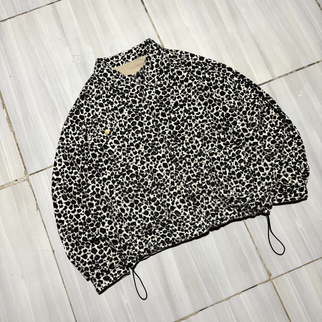 LEOPARD HARD DENIM REVERSIBLE JACKET (Category: Coats, Jackets and Outerwear) located in Pasay City. Submitted by turthrift (Listing ID 1460058850, Image 3). Description: W26 L27.