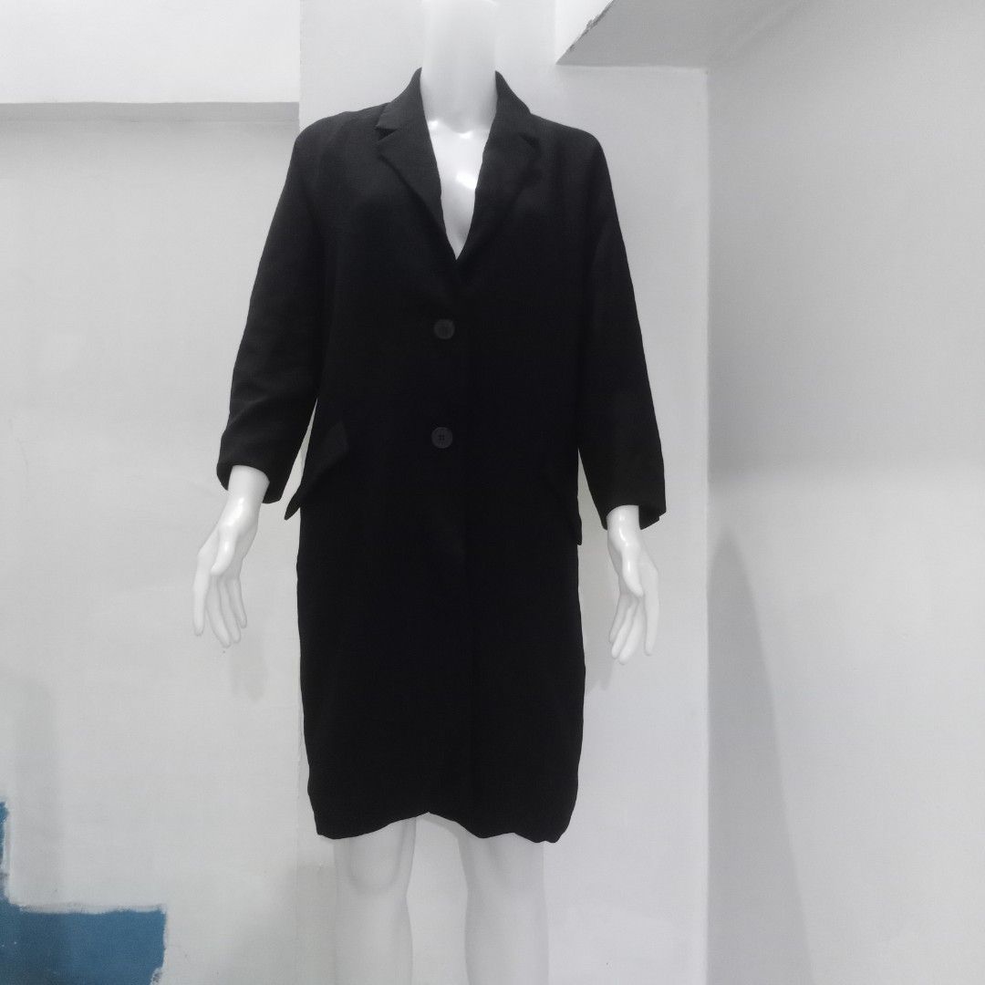 Lester Young Black Blazer Dress (Category: Coats, Jackets and Outerwear) located in Manila. Submitted by shoekendi (Listing ID 1459927359, Image 2). Description: looks new.