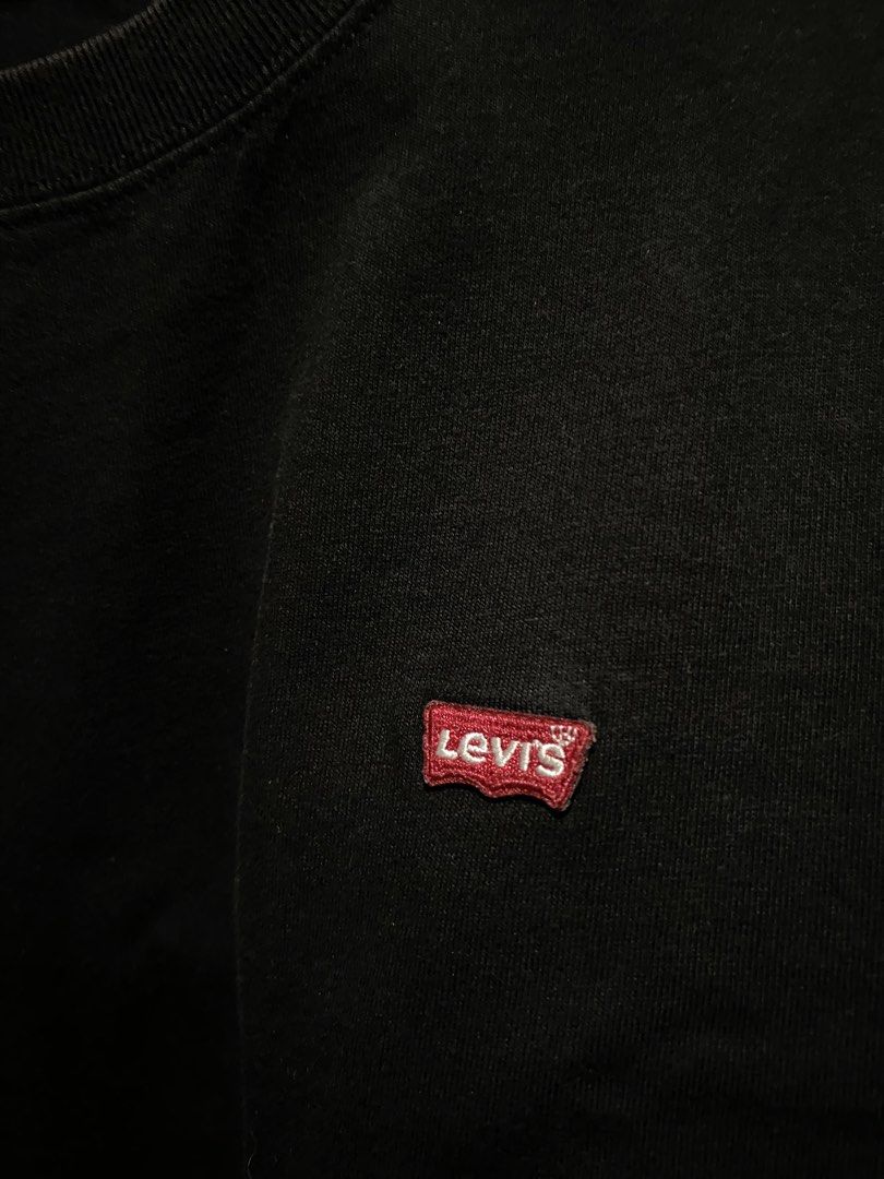 Levis (Category: Tshirts & Polo Shirts ) located in Iloilo. Submitted by yulostreet.thrift (Listing ID 1460090937, Image 3). Description: Levis Size L on tags Complete tags 21.5Wx26.5L Best fit large Features a minimalist embroidered logo patch on the front Excellent condition 9.5/10 CR.