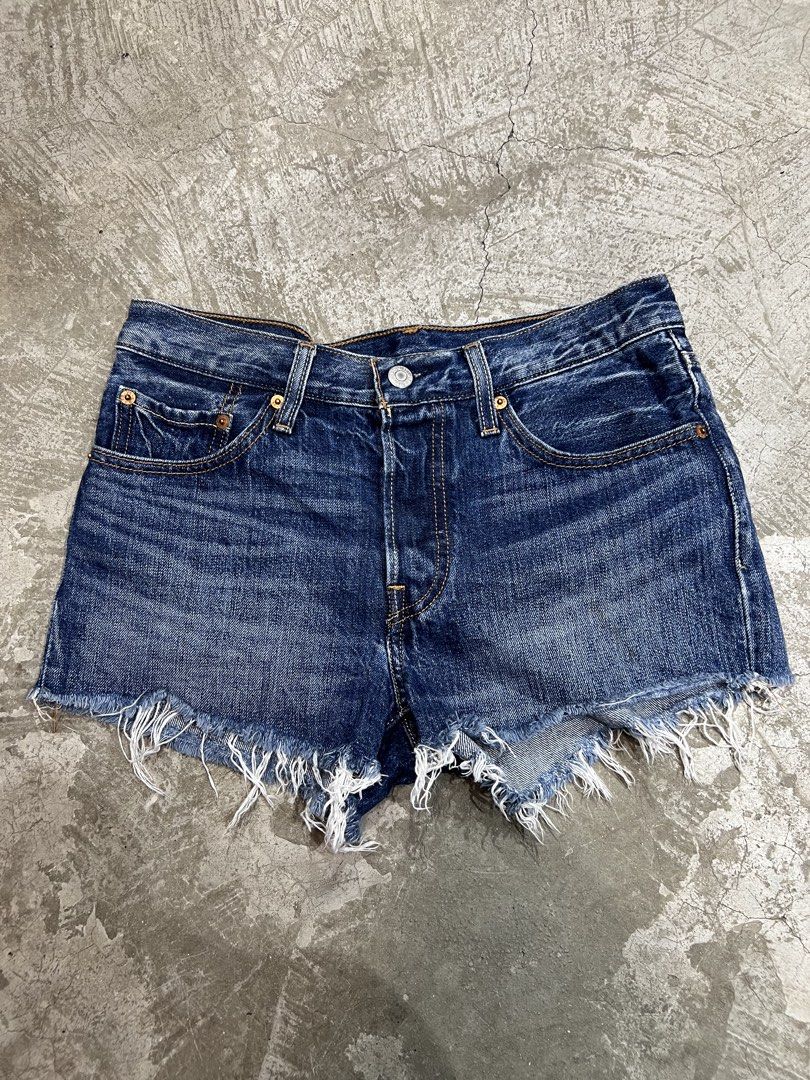 Levis 501 Denim Mini Shorts for Womens (Category: Shorts) located in Manila. Submitted by thriftpoint99 (Listing ID 1459935343, Image 1). Description: 30x11x11 No issue Excellent condition.
