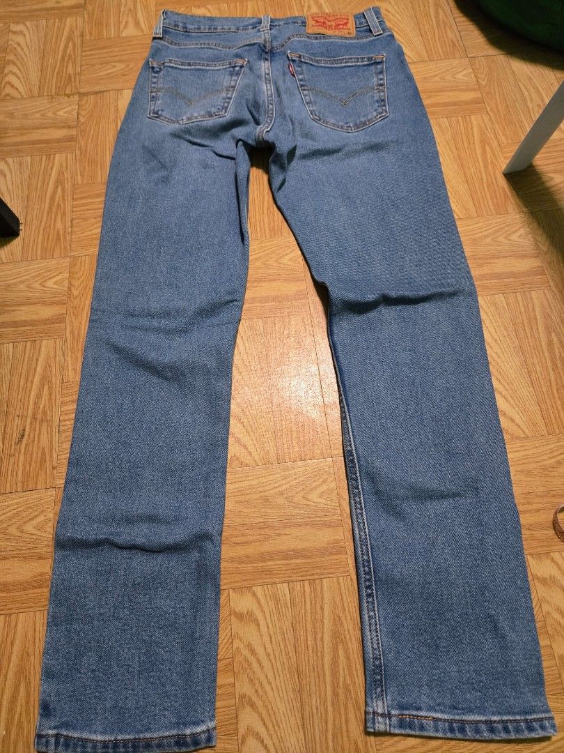 Levi's 511 Original Fit Jeans Medium Wash (Category: Jeans) located in Makati City. Submitted by blakevel (Listing ID 1460044265, Image 3). Description: - Levi's 511 Jeans - Original Fit - Medium Blue Wash - Stretchable - Five Pocket Styling - Wardrobe Staple - Waist: Approx. 15 inches across - Inseam: Approx. 30 inches .