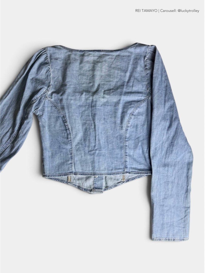 Levi's | Light Denim | Corset | Buttoned | Puff Long Sleeves | Preloved (Category: Longsleeves) located in Pasay City. Submitted by luckytrolley (Listing ID 1459928449, Image 2). Description: Chest: up to 36 in Reason for Selling: Decluttering— no longer fits me. 🤍.