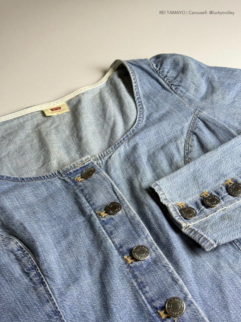 Levi's | Light Denim | Corset | Buttoned | Puff Long Sleeves | Preloved (Category: Longsleeves) located in Pasay City. Submitted by luckytrolley (Listing ID 1459928449, Image 3). Description: Chest: up to 36 in Reason for Selling: Decluttering— no longer fits me. 🤍.