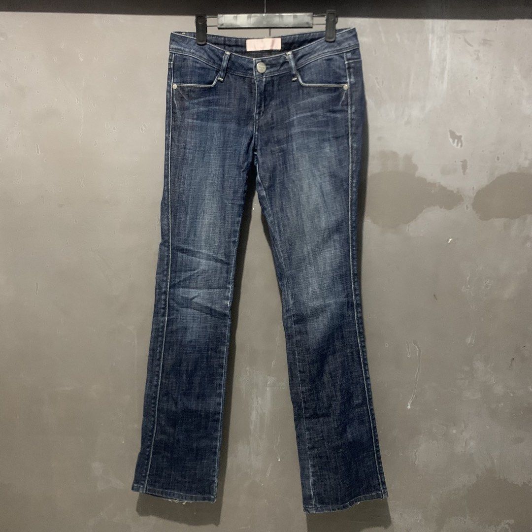 Levi's Lady Style Straight Leg (Category: Jeans) located in Calauan. Submitted by randomthrift.womens (Listing ID 1459990900, Image 1). Description: Issue: Tear on hem.