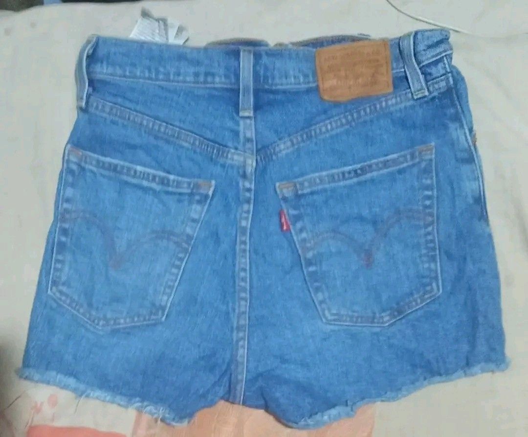 Levis Ribcage big E (Category: Shorts) located in San Carlos City. Submitted by apyogone (Listing ID 1460083021, Image 3). Description: Levis Big E Ribcage Micro short Dimes Waistline 26 L 12 H 10 Excellent condition.
