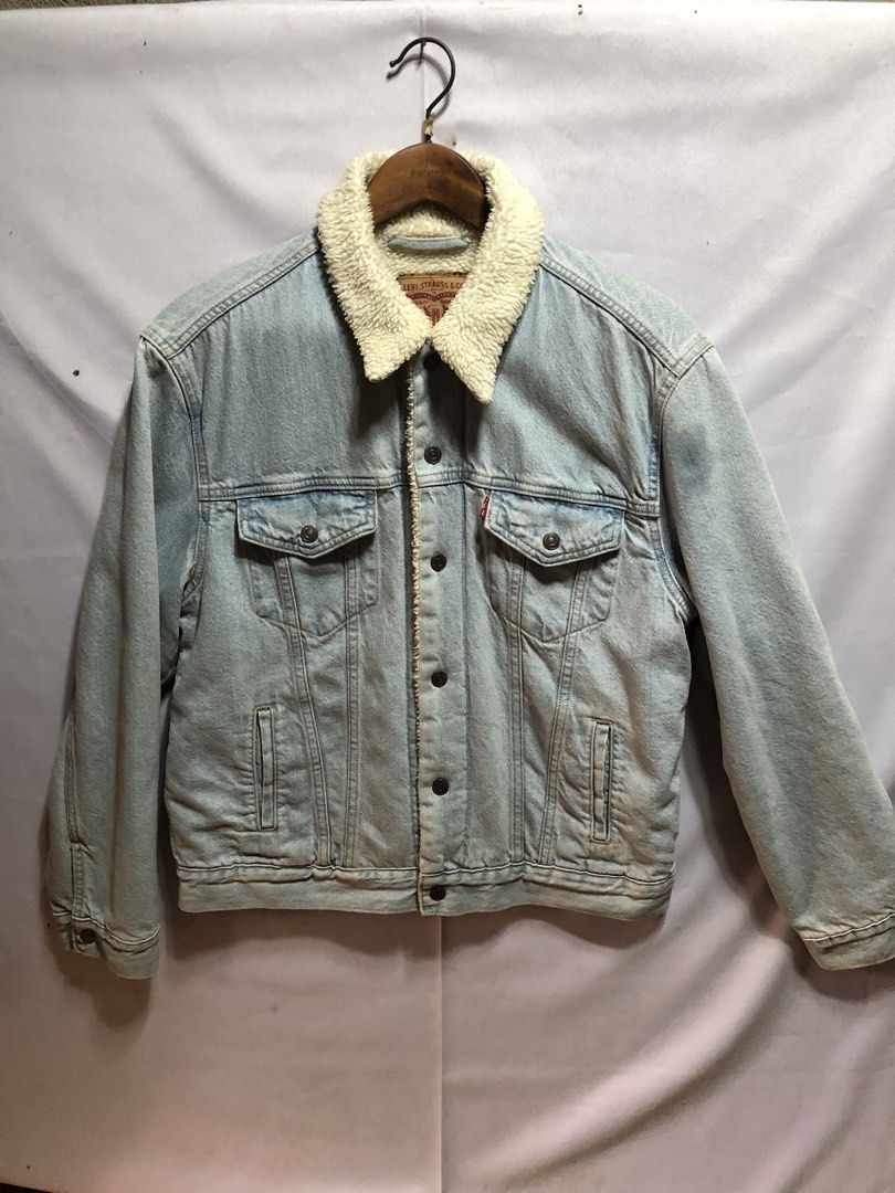Levi's sherpa trucker jacket (Category: Coats, Jackets and Outerwear) located in Cagayan de Oro. Submitted by kennymiiiiii (Listing ID 1459943246, Image 1). Description: 21*25 No issue Need wash From NYC.