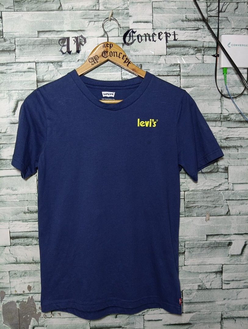 Levi's shirt (Category: Formal Shirts) located in Davao. Submitted by apconcept22 (Listing ID 1460020259, Image 1). Description: medium.