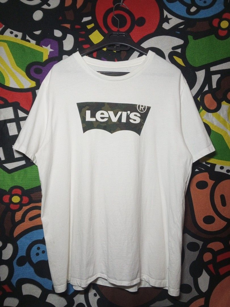 Levi's Tshirt (Category: Tshirts & Polo Shirts ) located in Taguig. Submitted by bimbyanche19839 (Listing ID 1459947748, Image 1). Description: Levi's Tshirt Bat Logo Size Large Width: 22 Length: 28 Color Rate 9.5 Good Condition Issue: Cut Washtag 🏷️300php Plus Shipping 📍Taguig Loc.
