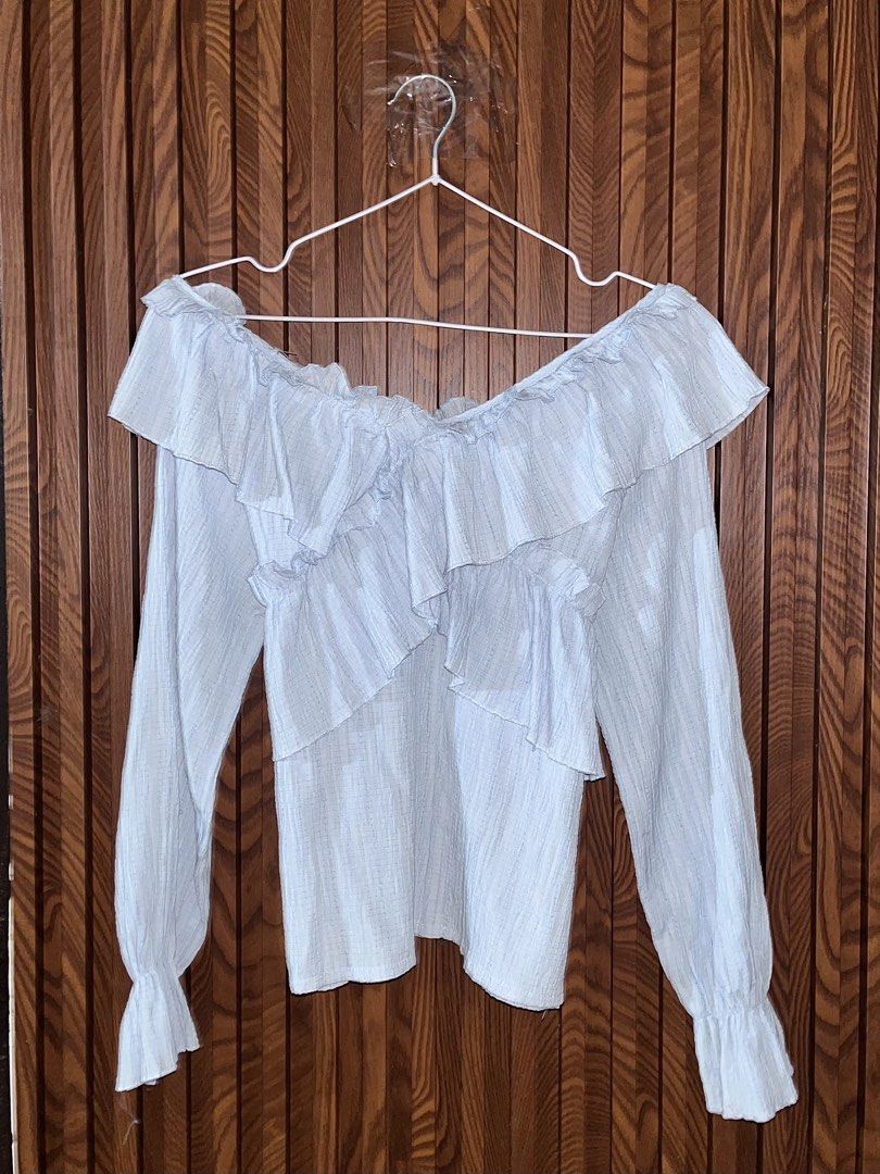 Light Blue Off-Shoulder Ruffle Long Sleeve Top (Category: Blouses) located in Subic. Submitted by httpsuflea (Listing ID 1460101533, Image 1). Description: - best fit: small to med - rfs: declutterring.