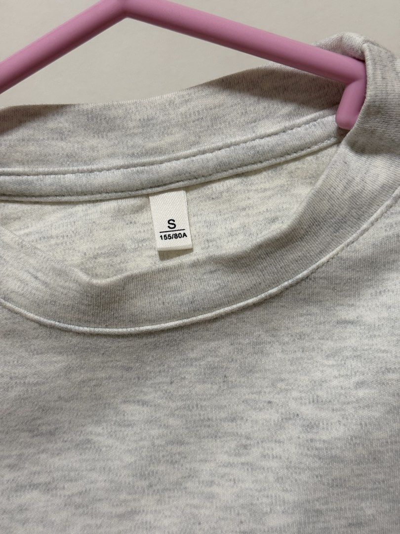 Light gray cotton slim fit shirt (Category: Shirts) located in Quezon City. Submitted by clothe.kr (Listing ID 1460037936, Image 3). Description: .