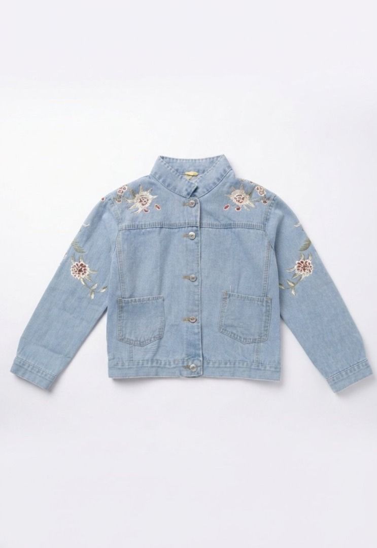 Light Wash Embroidered Denim Jacket SMALL (Category: Coats, Jackets and Outerwear) located in Davao. Submitted by sivisby (Listing ID 1459972851, Image 1). Description: Size: SMALL.
