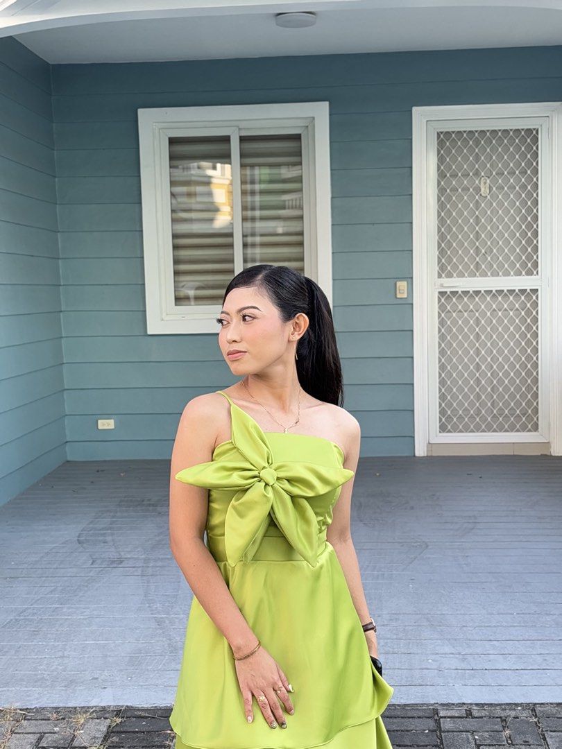 Lime green gown with 3D flower (Category: Evening dresses & gowns) located in General Trias. Submitted by glydelin (Listing ID 1459905067, Image 2). Description: Layered long gown for sale - Fabric: Duchess - Color: Lime Green - Floor length (I’m 4’11 pero mahaba pa sakin even with heels na 3 inches) - With 3D flower - Zipper and hook closure at the back - With pads and boning - Used ONLY ONCE, GOOD AS NEW - Body frame for reference: > Bust: 33 >