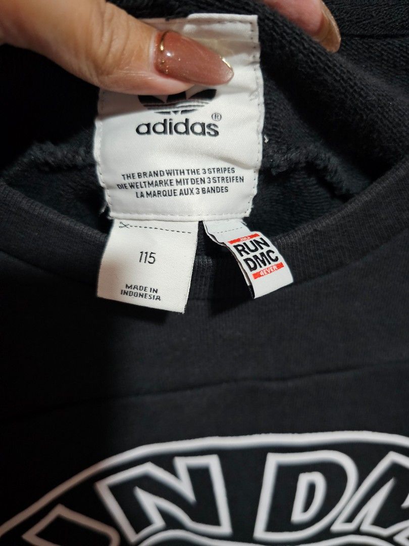 Limited edition adidas run dmc pull over sweater (Category: Coats, Jackets and Outerwear) located in Angeles City. Submitted by kodachi10 (Listing ID 1460068345, Image 2). Description: special edition adidas Run DMC pull over color rate 9 worn once will fit small to large.