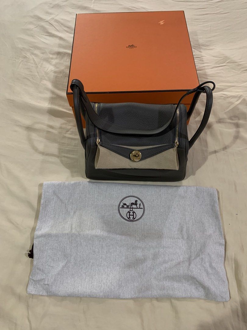 Lindy 26 (Category: Luxury Bags & Wallets) located in Malabon City. Submitted by Cn_apparel (Listing ID 1459965407, Image 2). Description: This is authentic. Lindy 26 Taurillon Clemence Etain Stamp Z Year 2021-2022 crossover Please pm for more details.. Open for meet up.
