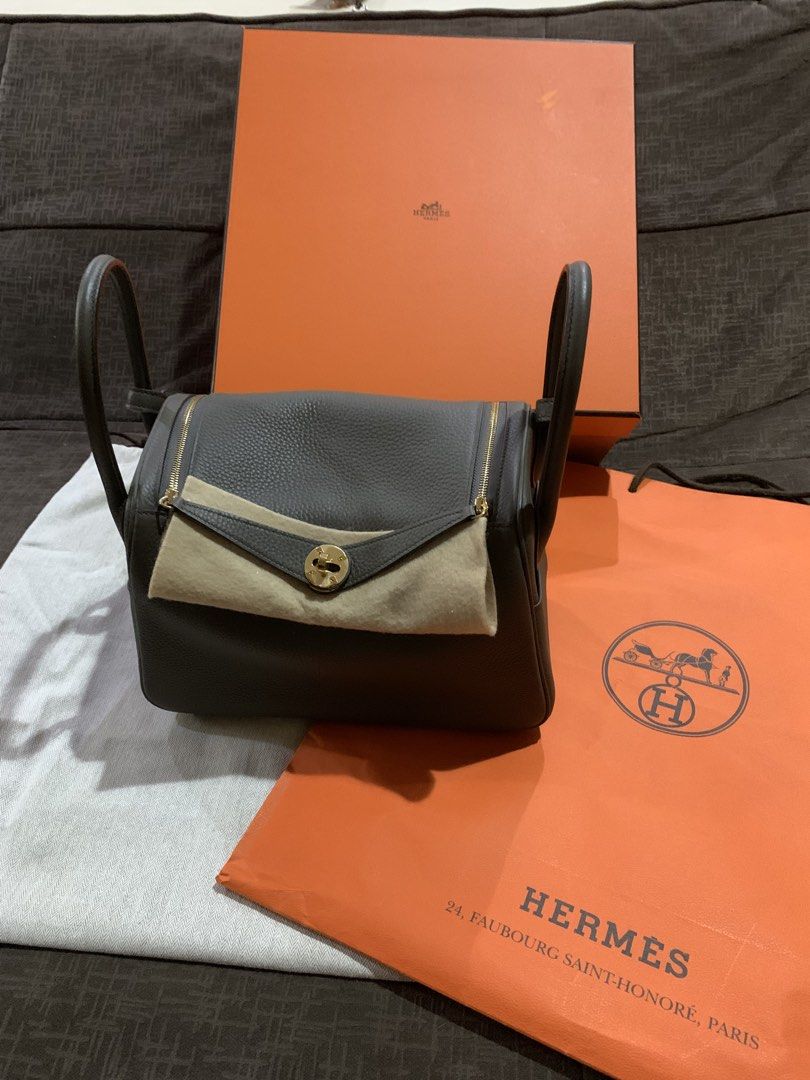 Lindy 26 (Category: Luxury Bags & Wallets) located in Malabon City. Submitted by Cn_apparel (Listing ID 1459965407, Image 1). Description: This is authentic. Lindy 26 Taurillon Clemence Etain Stamp Z Year 2021-2022 crossover Please pm for more details.. Open for meet up.