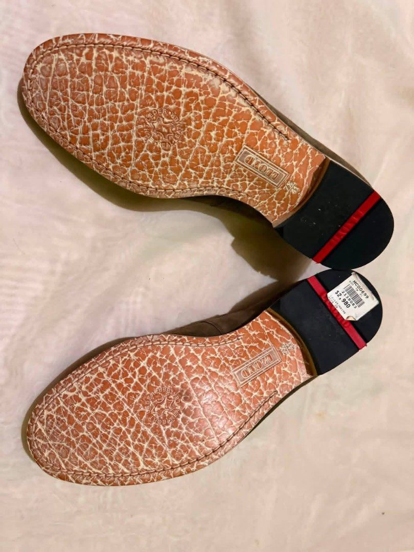 Lloyd (Category: Casual Shoes) located in Baguio. Submitted by desiree35635 (Listing ID 1460032086, Image 3). Description: .
