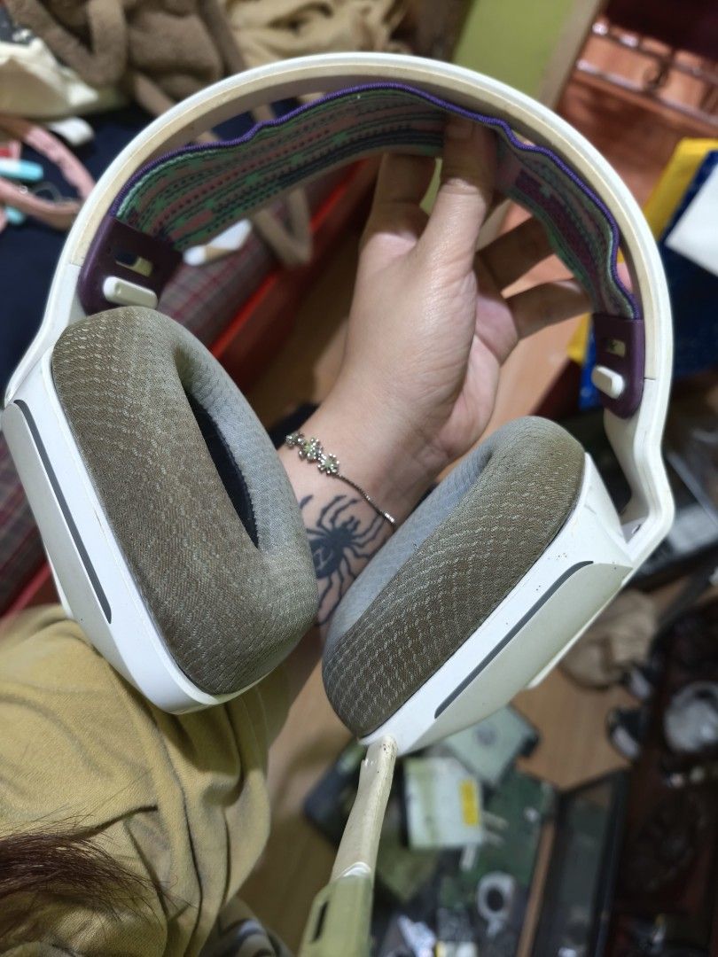 Logitech G733 Wireless Gaming Headset (Category: Headphones & Headsets) located in Bauan. Submitted by clnthyr (Listing ID 1460091392, Image 1). Description: - Logitech G PRO X Wireless headset - Minor signs of wear on earcups - Fully functional and in good working condition pero dapat nakacharge lang sya pag ginagamit.