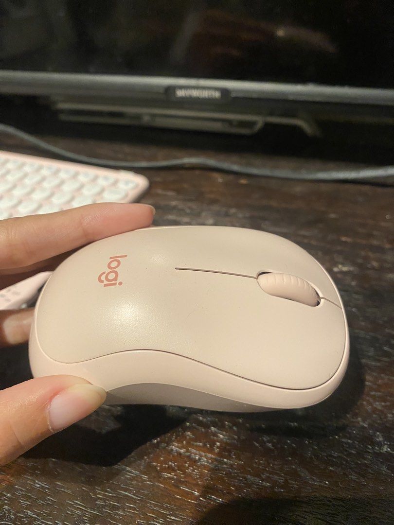Logitech m240 Wireless Mouse - Pink (Category: Mouse & Mousepads) located in Quezon City. Submitted by alxngls (Listing ID 1460006646, Image 2). Description: - no issues just decluttering - with box .