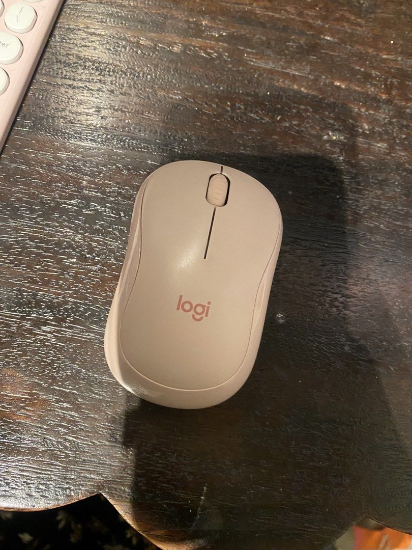 Logitech m240 Wireless Mouse - Pink (Category: Mouse & Mousepads) located in Quezon City. Submitted by alxngls (Listing ID 1460006646, Image 3). Description: - no issues just decluttering - with box .