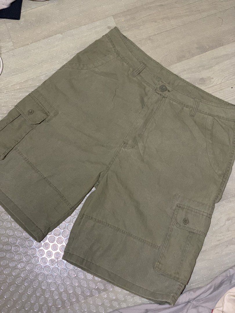 LONG CARPENTER SHORTS (Category: Shorts) located in Davao. Submitted by meta_thrift (Listing ID 1459970758, Image 1). Description: RANDOM LONG CARPENTER SHORTS Waist: 38-40 Length:25 Thigh: 13 Leg hole: 14 Excellent Condition No issue .