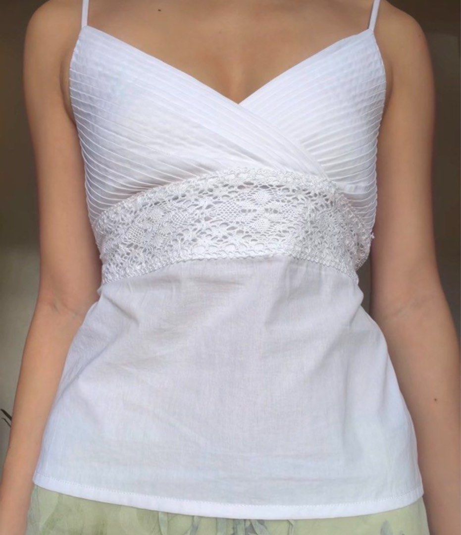 LOOKING FOR LF PHIA THE LABEL ANNA TOP (Category: Others Tops) located in Pasig City. Submitted by ilovenico (Listing ID 1459966703, Image 2). Description: In xs or small pls!.