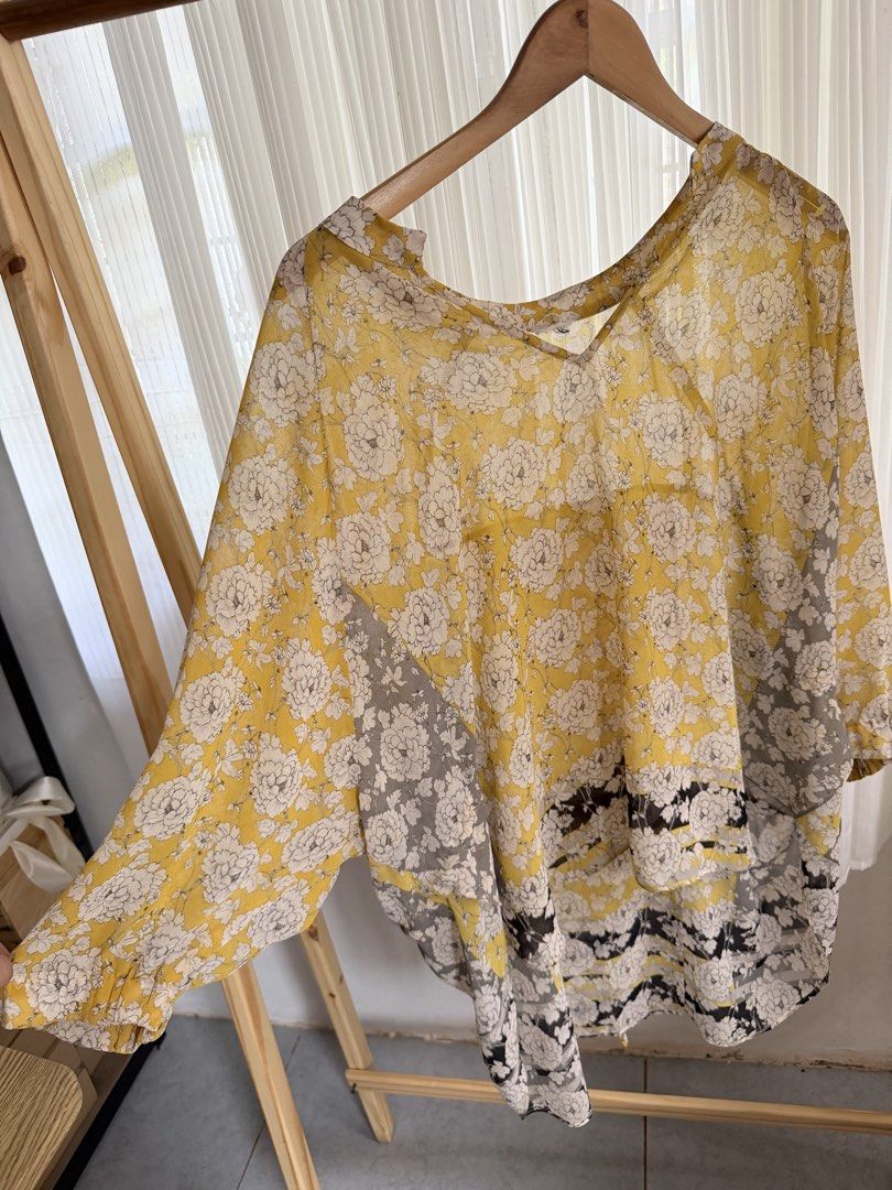Loose Floral Top (Category: Blouses) located in Marikina City. Submitted by littlesol.collection (Listing ID 1459971511, Image 1). Description: S to XXL.
