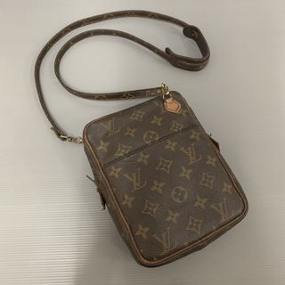 (Category: ) located in . Submitted by vintagebrandedstore (Listing ID 1459971787, Image 1). Description: .
