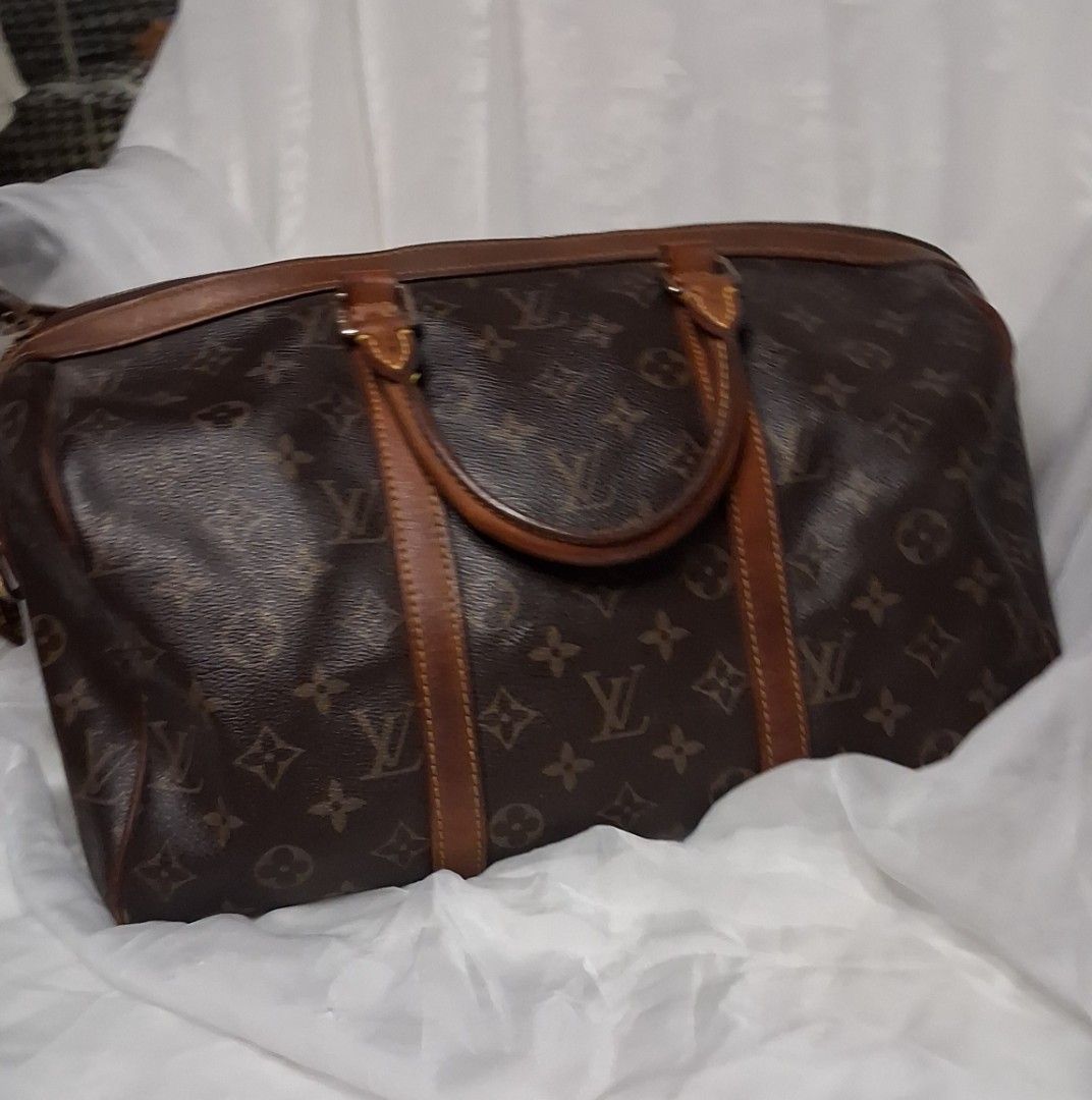 louis vuitton (Category: Luxury Bags & Wallets) located in Taguig. Submitted by divine_kitty (Listing ID 1460090804, Image 2). Description: Live in style. Command respect. Make heads turn.. Love everyday. Things are just getting better and better when you have the claassic LV favorite..