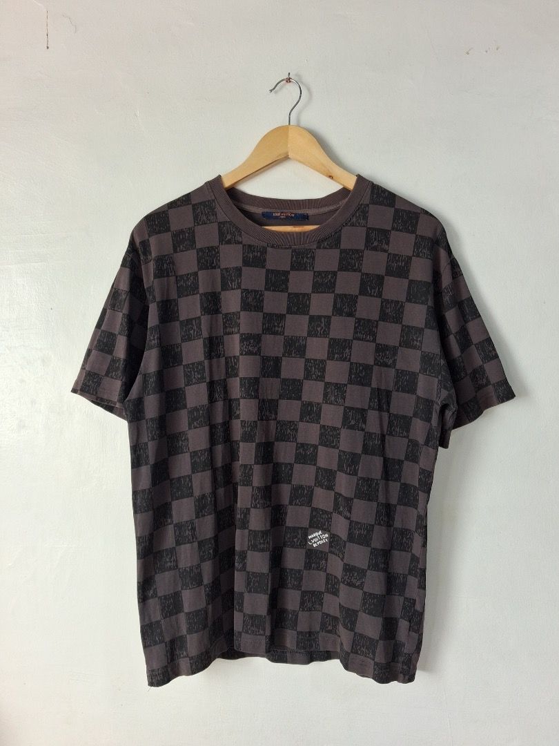 Louis Vuitton 2021 Marque Damier Tee (Category: Luxury Apparel) located in Makati City. Submitted by seller_102 (Listing ID 1459999708, Image 1). Description: Brand: Louis Vuitton Dimes: 22in x 27.5in Issue: 1 Pinhole Color Rate: 9.5/10 Condition: Very Good.