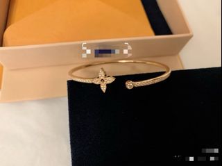 (Category: ) located in . Submitted by lunea.jewelry (Listing ID 1460001274, Image 1). Description: .