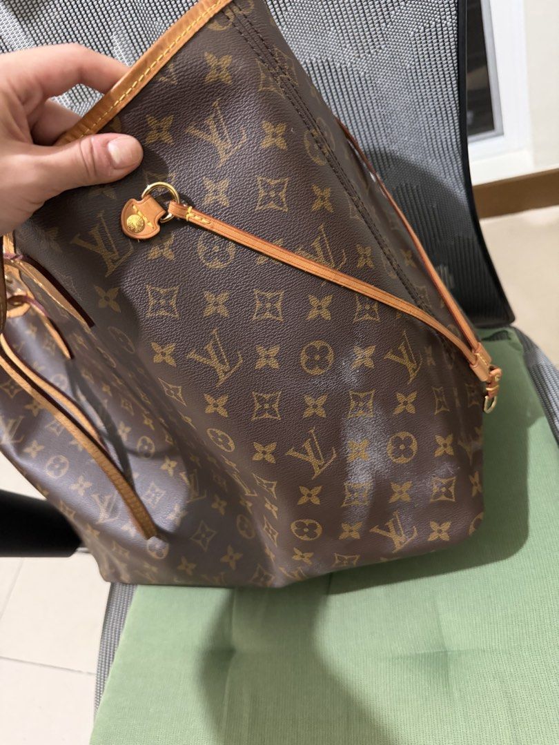 Louis Vuitton Monogram Neverfull Tote Bag (Category: Luxury Bags & Wallets) located in Quezon City. Submitted by sourcemanila (Listing ID 1460041489, Image 3). Description: - Classic Louis Vuitton Neverfull tote - Monogram canvas with vachetta leather trim - Spacious interior, ideal for everyday or travel - Adjustable drawstring sides for versatile styling - Overall in good, well-loved condition.