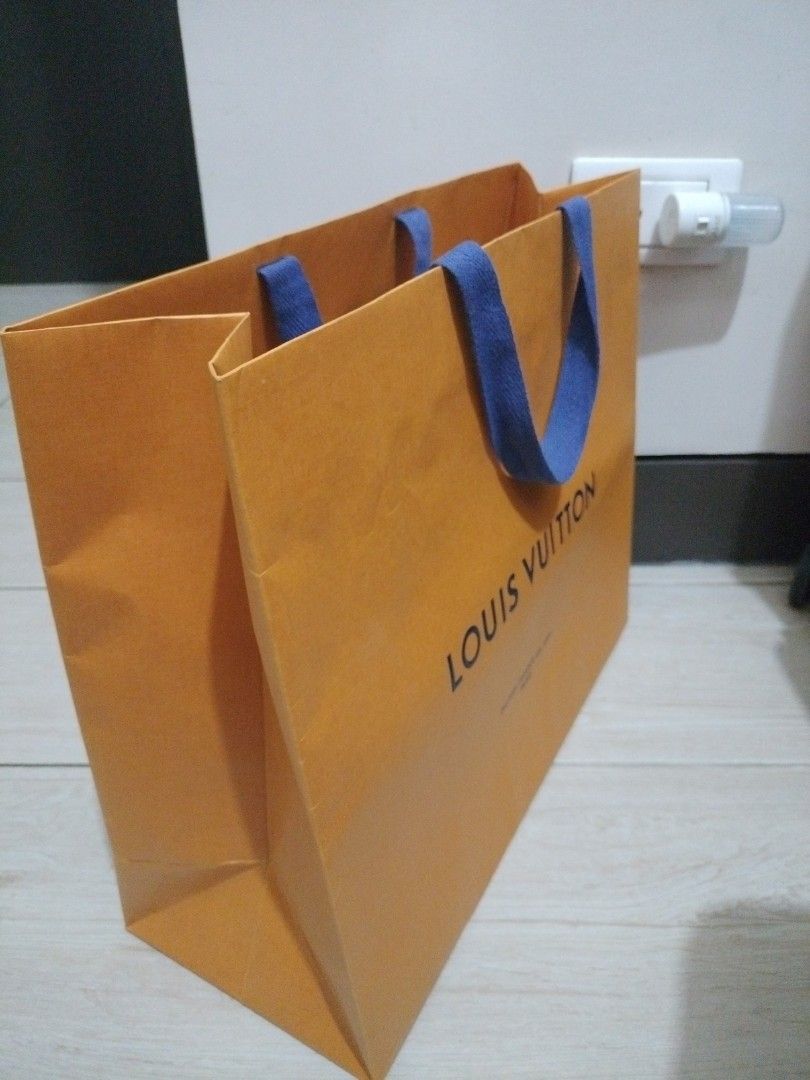 Louis Vuitton paper bag (Category: Luxury Accessories) located in Makati City. Submitted by cyluxxeshop (Listing ID 1459929812, Image 2). Description: 👍🏿 height is 13 inches 👍🏿length is 16 inches 👍🏿mode of payment gcash 👍🏿+sf.