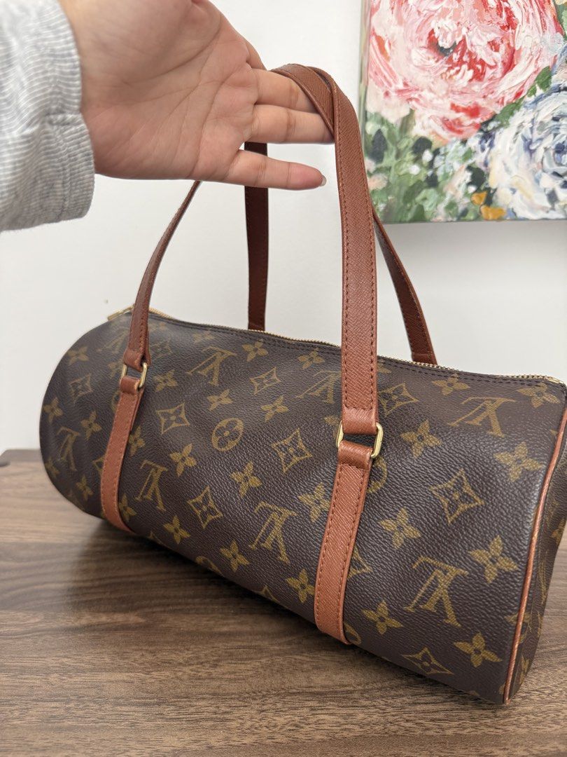 LOUIS VUITTON VINTAGE PAPILLON (Category: Luxury Bags & Wallets) located in Manila. Submitted by frealcantara (Listing ID 1459971182, Image 2). Description: LOUIS VUITTON VINTAGE PAPILLON 👜✨ 💰 Selling Price: ₱19,500 only Authentic vintage LV Monogram canvas bag. Bag only — no inclusions. ✨ Size: approx. 30 × 15 × 15 cm ✨ Not small — spacious enough for your everyday essentials ✨ Classic cylindrical Papillon silhouette ✨ Vintage piece with beaut