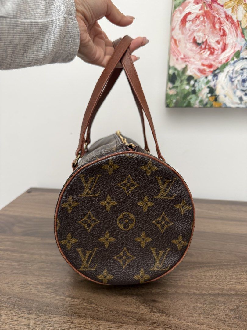 LOUIS VUITTON VINTAGE PAPILLON (Category: Luxury Bags & Wallets) located in Manila. Submitted by frealcantara (Listing ID 1459971182, Image 3). Description: LOUIS VUITTON VINTAGE PAPILLON 👜✨ 💰 Selling Price: ₱19,500 only Authentic vintage LV Monogram canvas bag. Bag only — no inclusions. ✨ Size: approx. 30 × 15 × 15 cm ✨ Not small — spacious enough for your everyday essentials ✨ Classic cylindrical Papillon silhouette ✨ Vintage piece with beaut