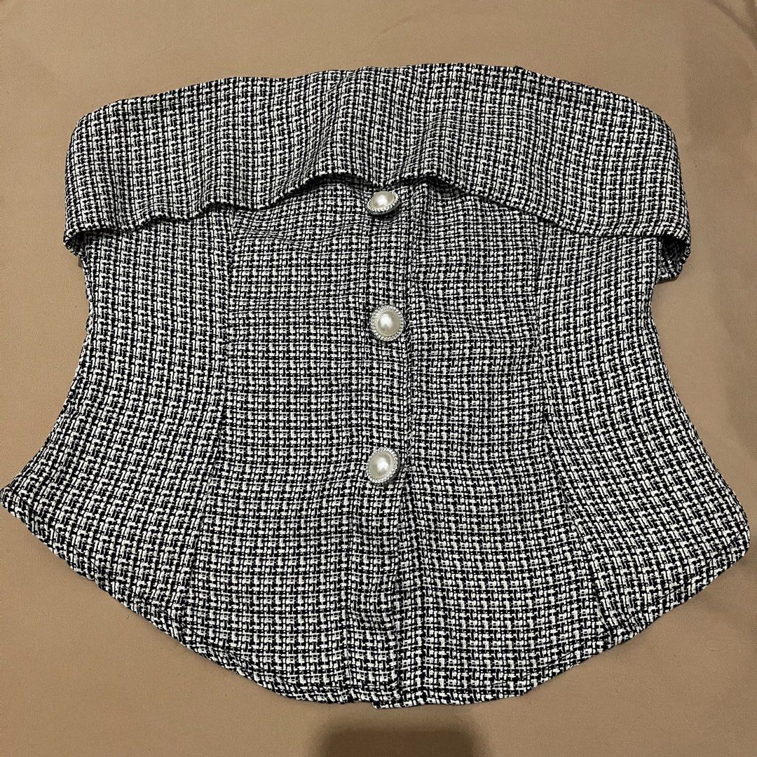 Lovito Tube Top (Category: Sleeveless) located in Manila. Submitted by yenprelovedclothes (Listing ID 1459915554, Image 3). Description: No when worn Lovito Brand Medium on tag but best fit small size No pouch Once used, Need to sew the button 🖇️Meetup SM Light Mall, Mandaluyong 🖇️Pickup via lalamove. Delivery fee will be shouldered by the buyer.