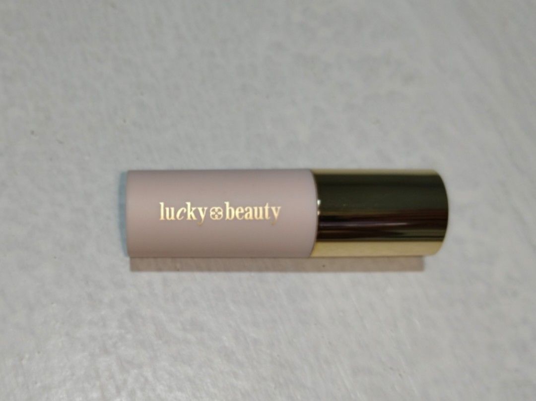 Lucky Beauty Mini Brow Grip (Clear) (Category: Makeup) located in Manila. Submitted by alyssaaa24 (Listing ID 1460072840, Image 1). Description: The Lucky Beauty Mini Brow Grip in Clear is a travel-size, water-resistant clear brow gel designed to give a laminated brow look . Used a few times only. Rfs: di ako marunong ng technique paano sya gamitin ng maayos kaya di ko na gustong gamitin. Last price posted. Loc: North Caloocan.