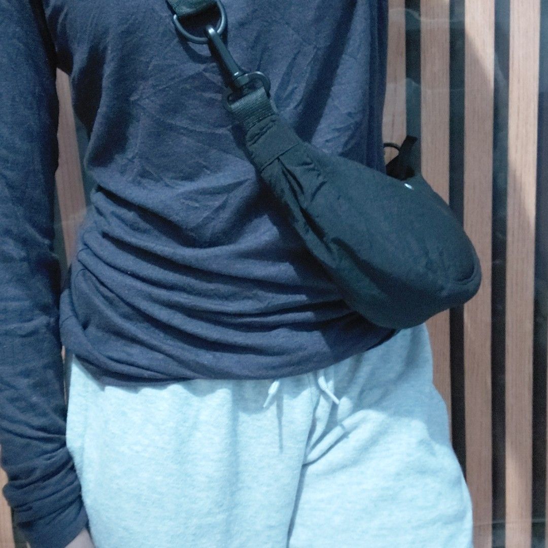 LULULEMON Cross Body Bag (Category: Cross-body Bags) located in Manila. Submitted by pandinity (Listing ID 1460035796, Image 2). Description: quality Made in Cambodia.