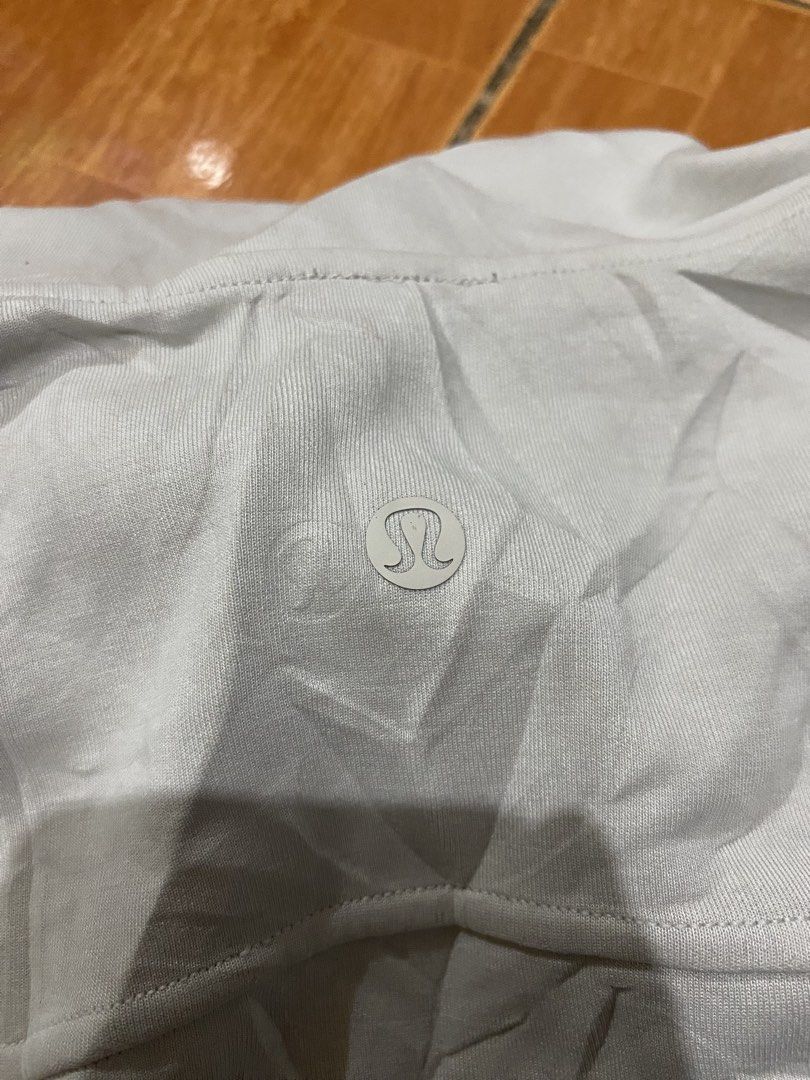 Lululemon Grey Quarter Zip Pullover Sweater Size 12 (Category: Coats, Jackets and Outerwear) located in Manila. Submitted by jairusdave65695 (Listing ID 1460059711, Image 3). Description: - Grey Lululemon quarter zip pullover - Size: 12 - Features a kangaroo pocket - High neck design - Material: Recycled polyester, modal, elastane - Ideal for workouts and casual wear.